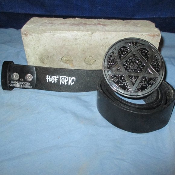 Hot Topic Other - Heartagram Leather Belt